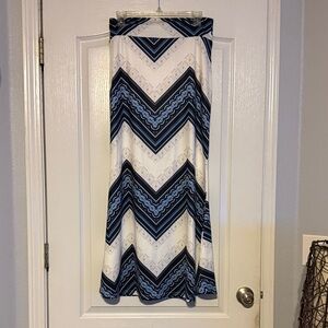 Elegant Chevron Maxi Skirt in Blue and White